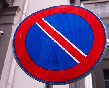 Halteverbotszone Singen Halteverbotsschild an einer Hauswand – Halteverbotszone Singen